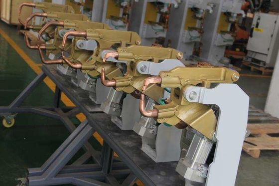 携帯用100KVA Xのタイプ ロボティック スポット溶接銃の中間周波数